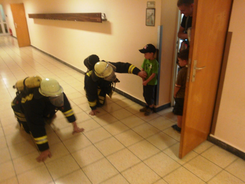 Atemschutzübung in der Grundschule Kettig im Jahr 2012